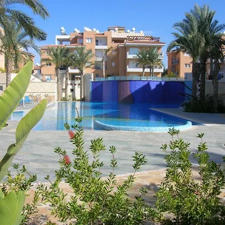 Iris Village פאפוס