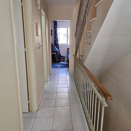 Iris Village * פאפוס