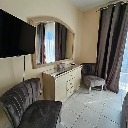 Iris Village شقة *