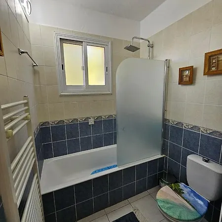 Iris Village بافوس