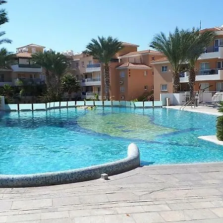 Iris Village פאפוס