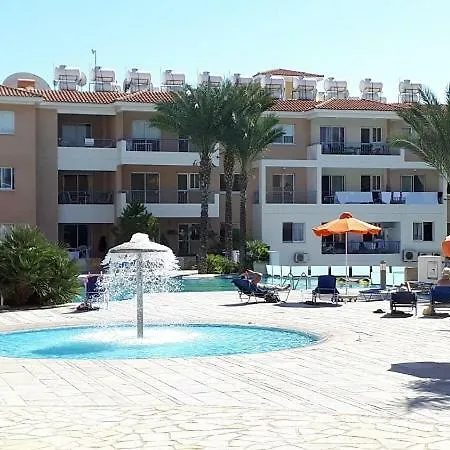 Iris Village פאפוס