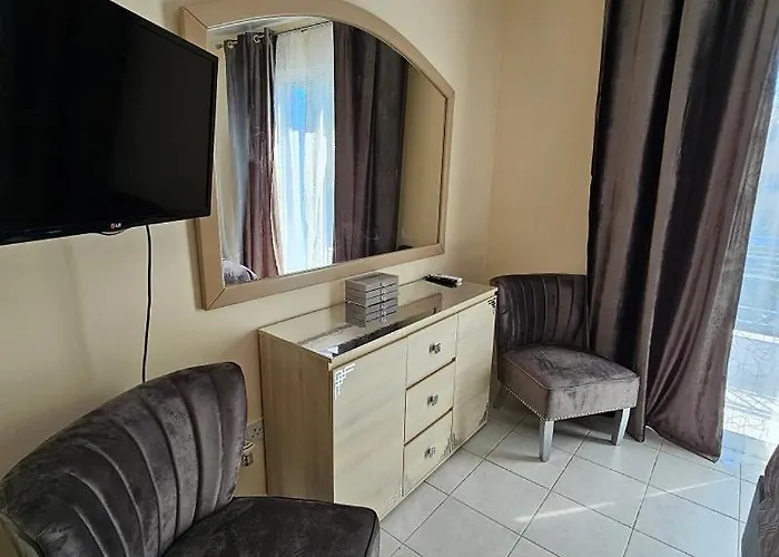 Iris Village Apartment *