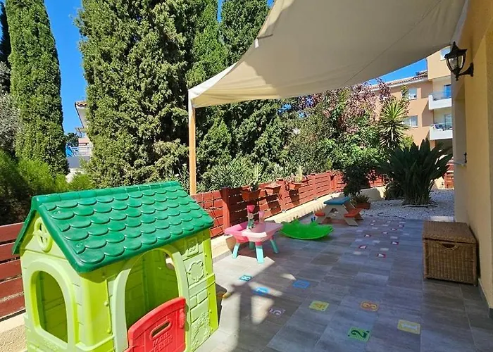 Iris Village Lejlighed